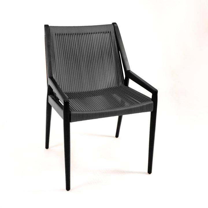 Light Sandalye Goods İstanbul'un tasarım koltuklarla yaşam alanlarınıza tasarım ve konforu bir arada getiriyor. Malzeme: Kayın ağacı, el örgüsü hazeran kullanılmıştır. Boyutlar: 61 cm genişlik x 68 cm derinlik ,yükseklik 73 cm, oturum yüksekliği 45 cm Tes