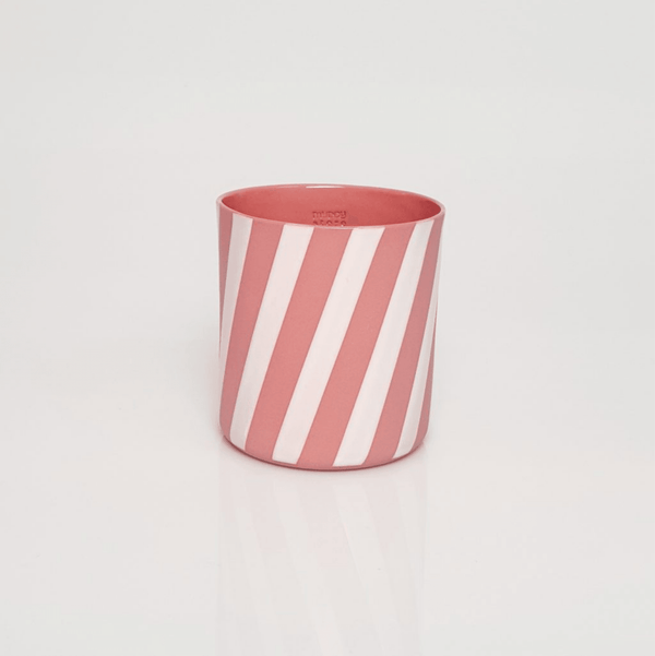 “Spiral”White on Pink Maxi El yapımı bardak “Fransız Limoges” porseleninden 1250 derecede pişirilerek üretilmektedir. Kahve içmek, su içmek veya şarap içmek gibi keyifli aktivitelerde kullanılmak için sevgiyle üretildi. Bulaşık makinesinde yıkanabilir. Gı